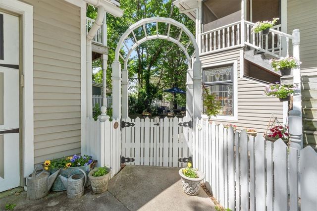 12 Summit Street, Eureka Springs, AR 72632