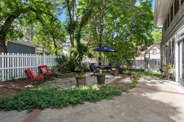 12 Summit Street, Eureka Springs, AR 72632
