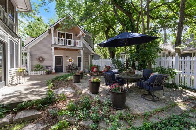 12 Summit Street, Eureka Springs, AR 72632