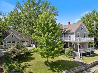 12 Summit Street, Eureka Springs, AR 72632