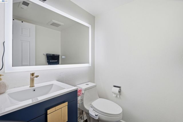 7721 Summerhill Pl, Castro Valley, CA 94552