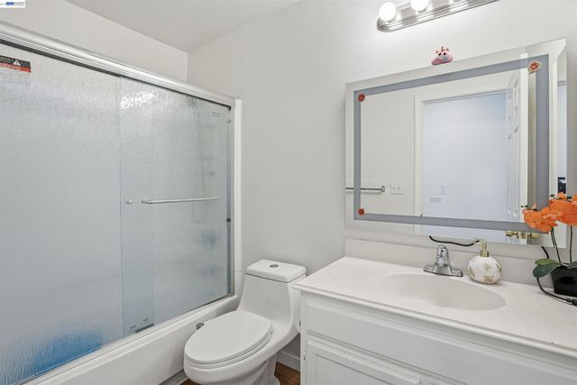 7721 Summerhill Pl, Castro Valley, CA 94552