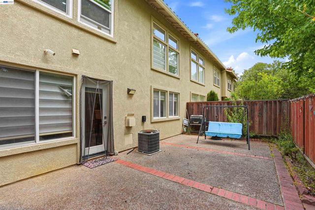7721 Summerhill Pl, Castro Valley, CA 94552
