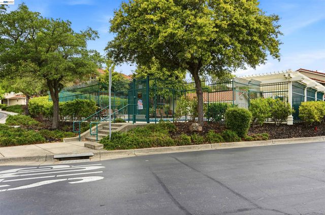 7721 Summerhill Pl, Castro Valley, CA 94552