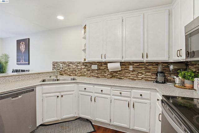 7721 Summerhill Pl, Castro Valley, CA 94552