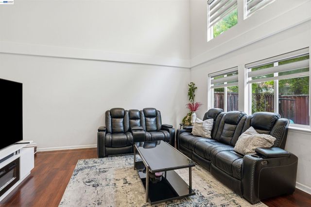 7721 Summerhill Pl, Castro Valley, CA 94552