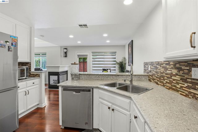 7721 Summerhill Pl, Castro Valley, CA 94552