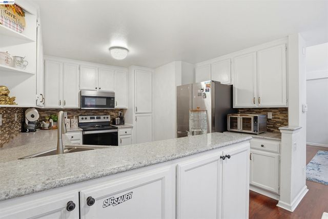 7721 Summerhill Pl, Castro Valley, CA 94552