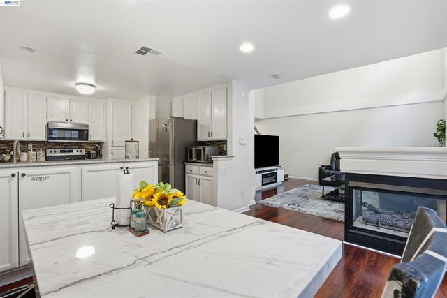 7721 Summerhill Pl, Castro Valley, CA 94552