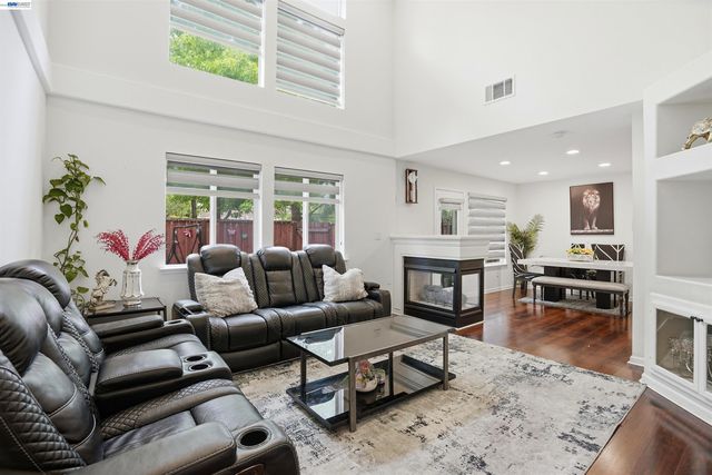 7721 Summerhill Pl, Castro Valley, CA 94552