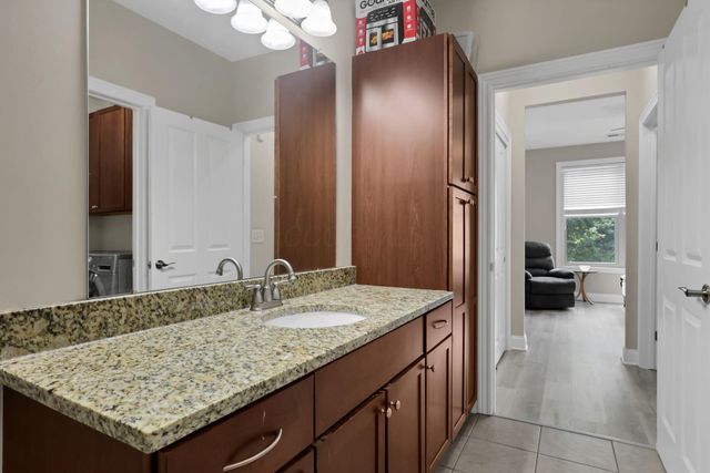 960 Perry Street, 209, Columbus, OH 43215
