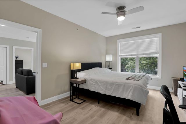 960 Perry Street, 209, Columbus, OH 43215