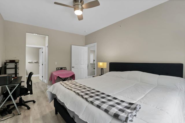 960 Perry Street, 209, Columbus, OH 43215