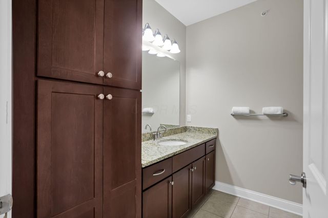 960 Perry Street, 209, Columbus, OH 43215