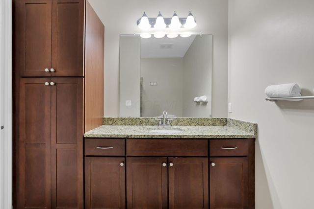960 Perry Street, 209, Columbus, OH 43215
