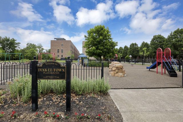 960 Perry Street, 209, Columbus, OH 43215