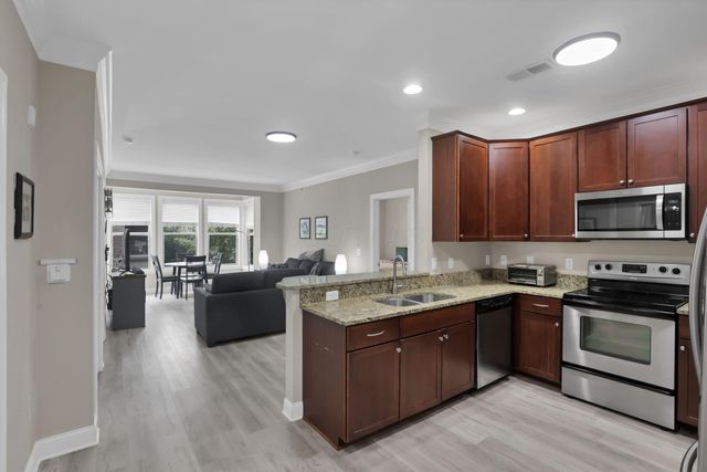 960 Perry Street, 209, Columbus, OH 43215