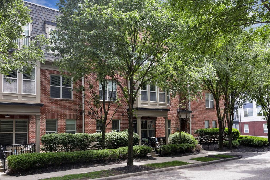 960 Perry Street, 209, Columbus, OH 43215