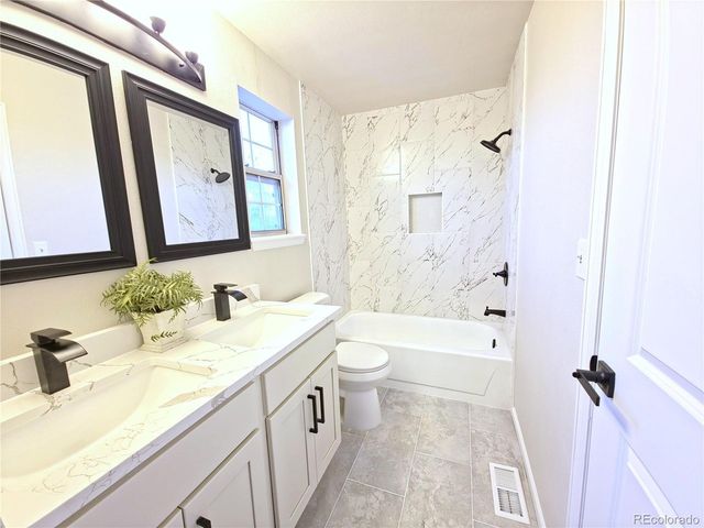 996 Cherry Blossom Ct, Highlands Ranch, CO 80126