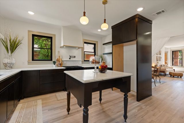 1718 S Adams Street, Fort Worth, TX 76110