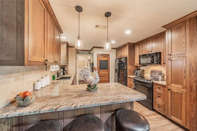 1806 Hilltop Lane, Pantego, TX 76013