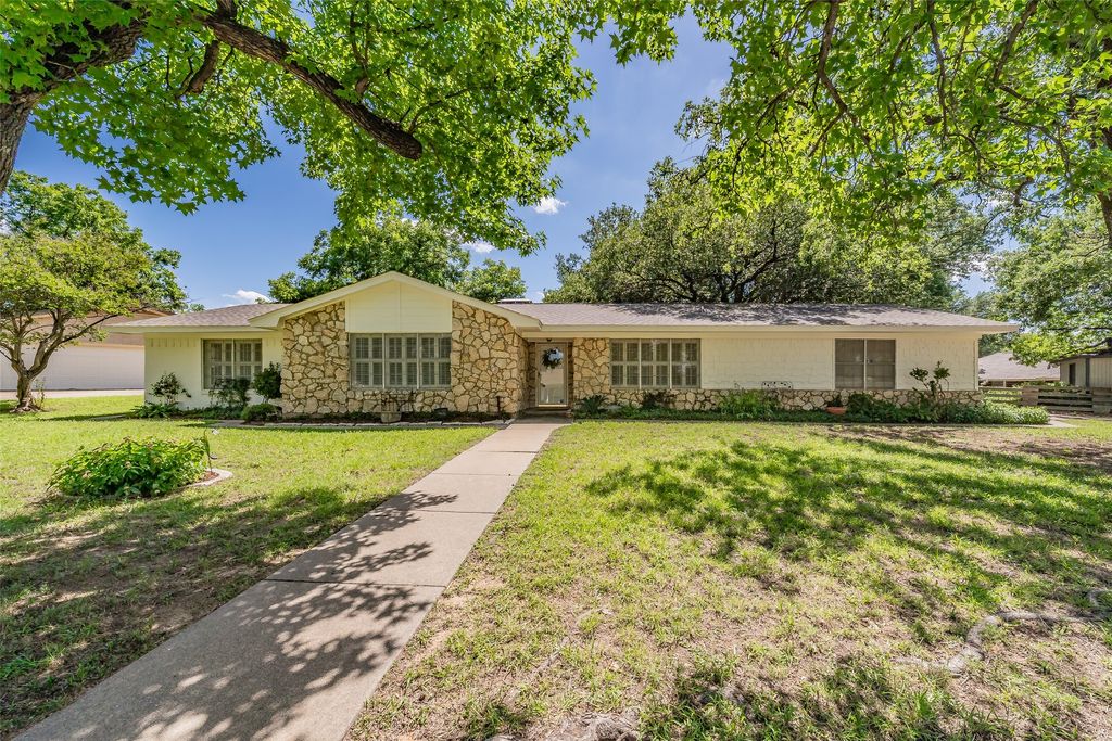 1806 Hilltop Lane, Pantego, TX 76013