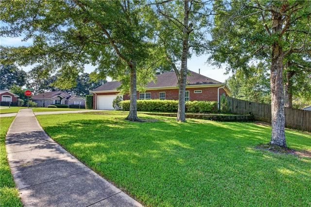 1628 Ashmoor Drive W, Mobile, AL 36695
