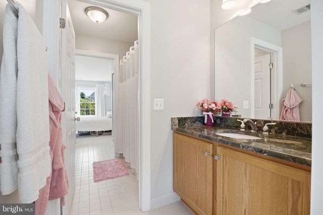 16643 SPACE MORE CIR, Woodbridge, VA 22191