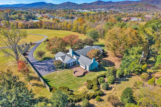 7323 La Marre CIR, Roanoke, VA 24019