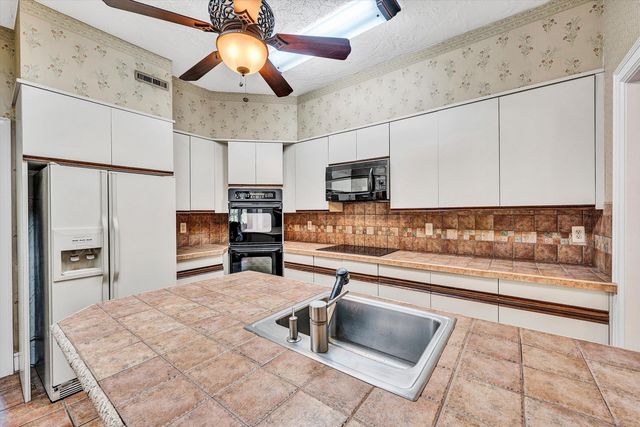 7323 La Marre CIR, Roanoke, VA 24019