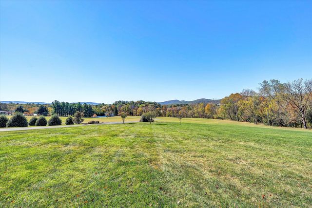 7323 La Marre CIR, Roanoke, VA 24019