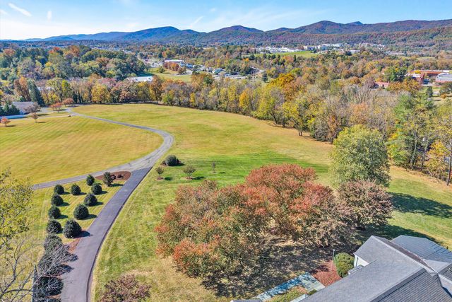 7323 La Marre CIR, Roanoke, VA 24019