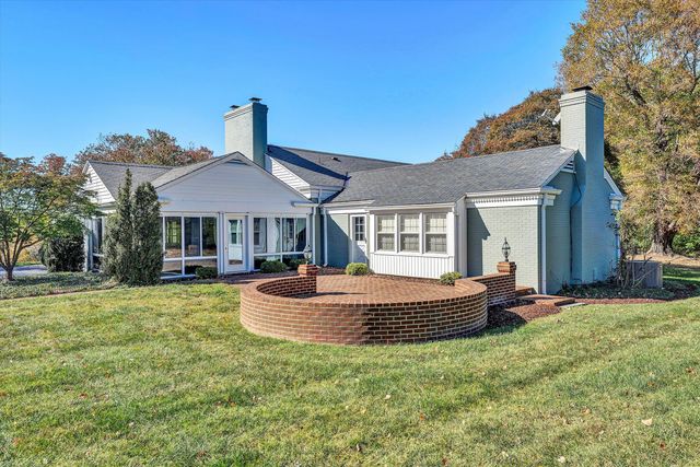 7323 La Marre CIR, Roanoke, VA 24019