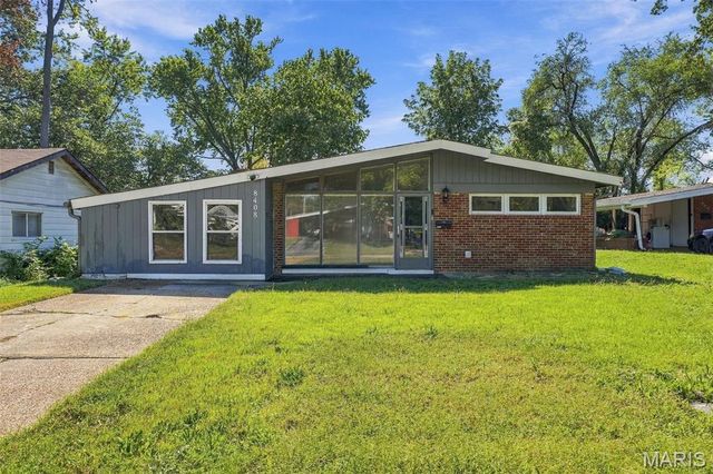 8408 Chalons Court, Berkeley, MO 63134