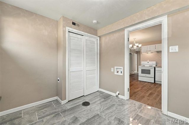 8408 Chalons Court, Berkeley, MO 63134