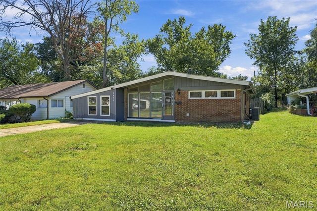 8408 Chalons Court, Berkeley, MO 63134