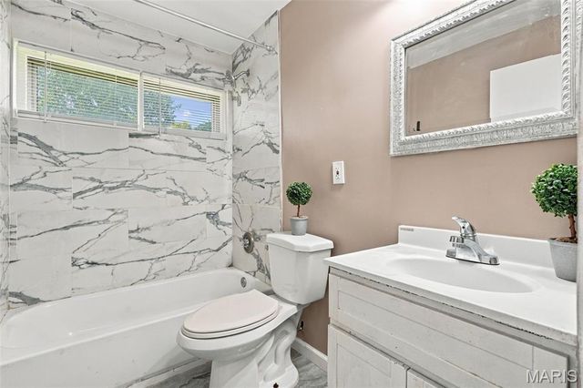 8408 Chalons Court, Berkeley, MO 63134