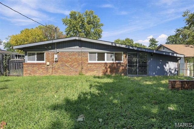 8408 Chalons Court, Berkeley, MO 63134