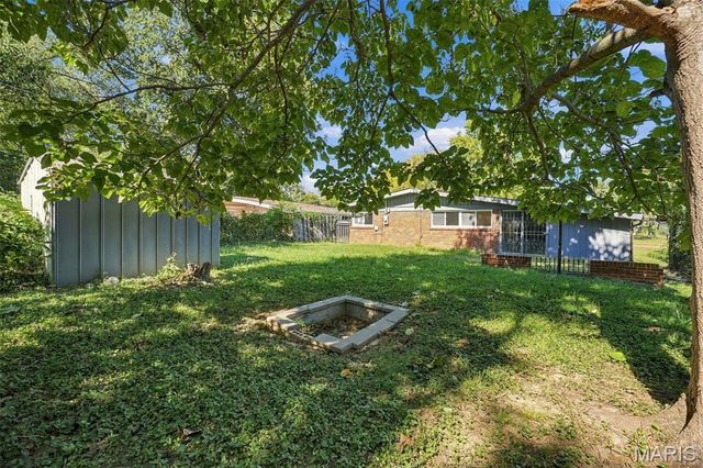 8408 Chalons Court, Berkeley, MO 63134