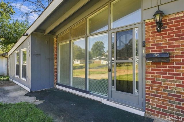 8408 Chalons Court, Berkeley, MO 63134