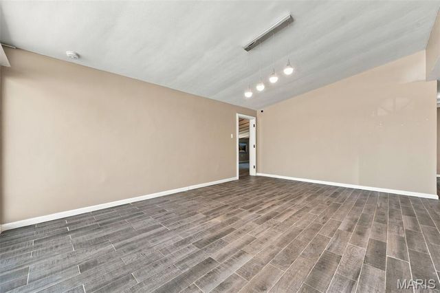 8408 Chalons Court, Berkeley, MO 63134