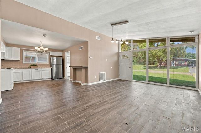 8408 Chalons Court, Berkeley, MO 63134