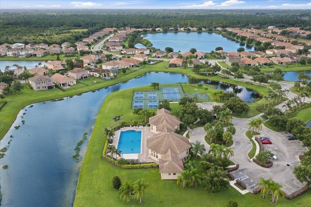 2024 Albany Terrace SW, Vero Beach, FL 32968