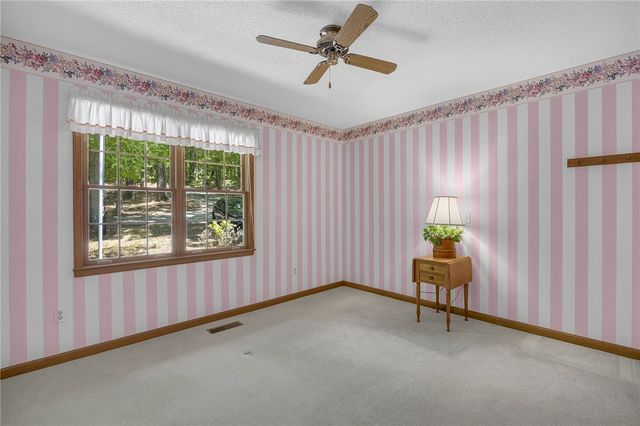1312 S Arrowhead Drive, Westminster, SC 29693