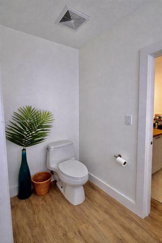 1800 N Bayshore Dr 303, Miami, FL 33132