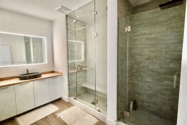 1800 N Bayshore Dr 303, Miami, FL 33132