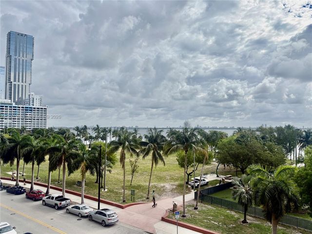 1800 N Bayshore Dr 303, Miami, FL 33132