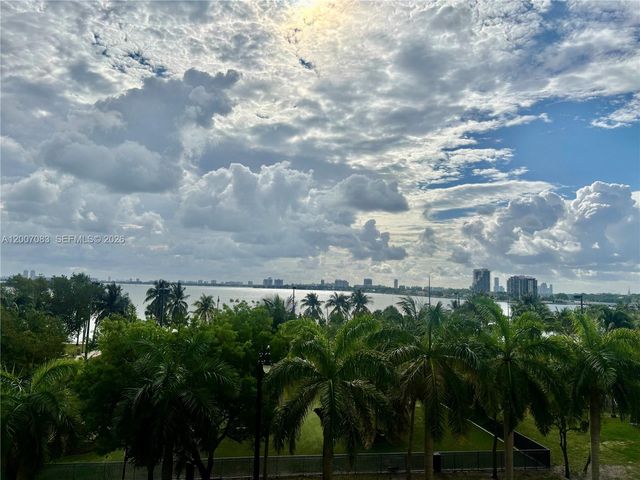 1800 N Bayshore Dr 303, Miami, FL 33132