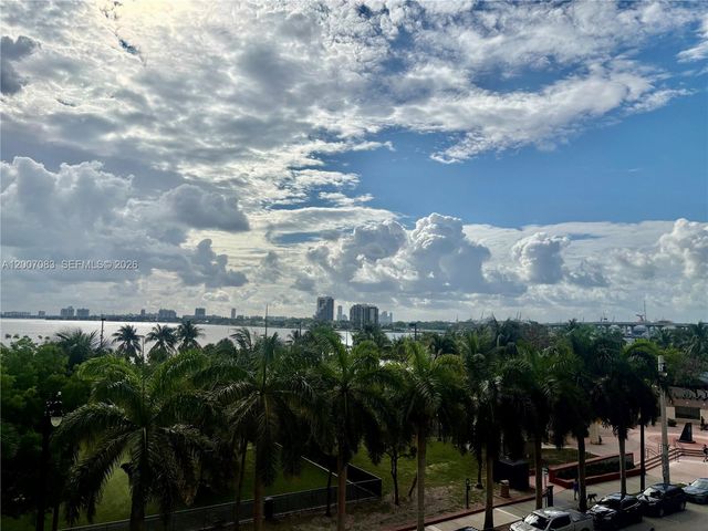 1800 N Bayshore Dr 303, Miami, FL 33132