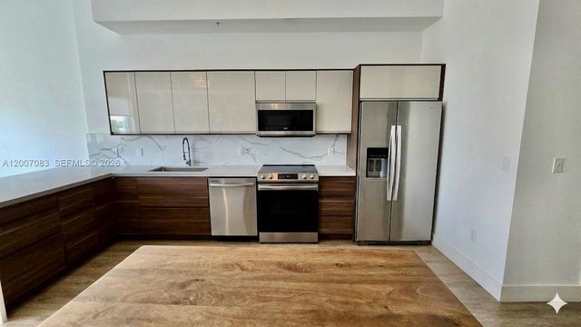 1800 N Bayshore Dr 303, Miami, FL 33132